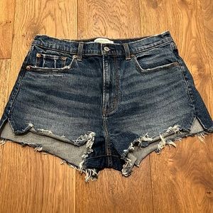 Abercrombie high rise mom short, size 30